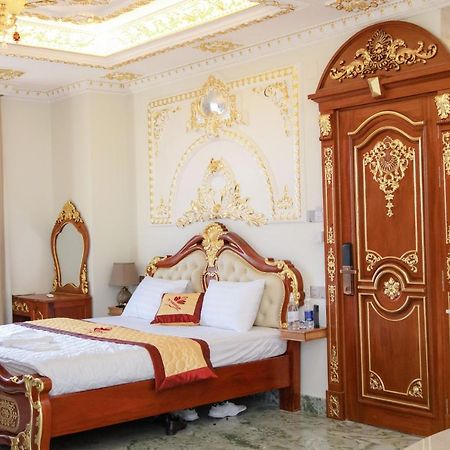 Tri Tam Hotel - Khach San Tri Tam Ben Luc Екстериор снимка