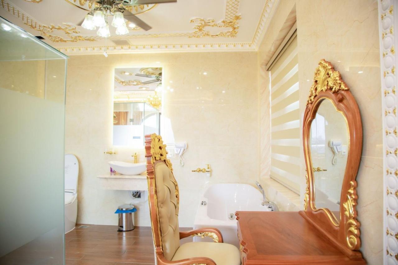 Tri Tam Hotel - Khach San Tri Tam Ben Luc Екстериор снимка