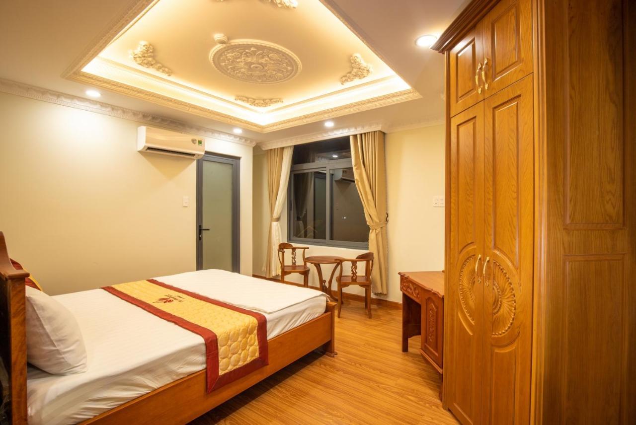 Tri Tam Hotel - Khach San Tri Tam Ben Luc Екстериор снимка