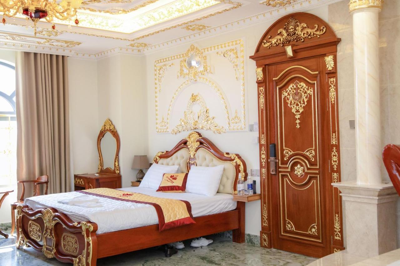 Tri Tam Hotel - Khach San Tri Tam Ben Luc Екстериор снимка