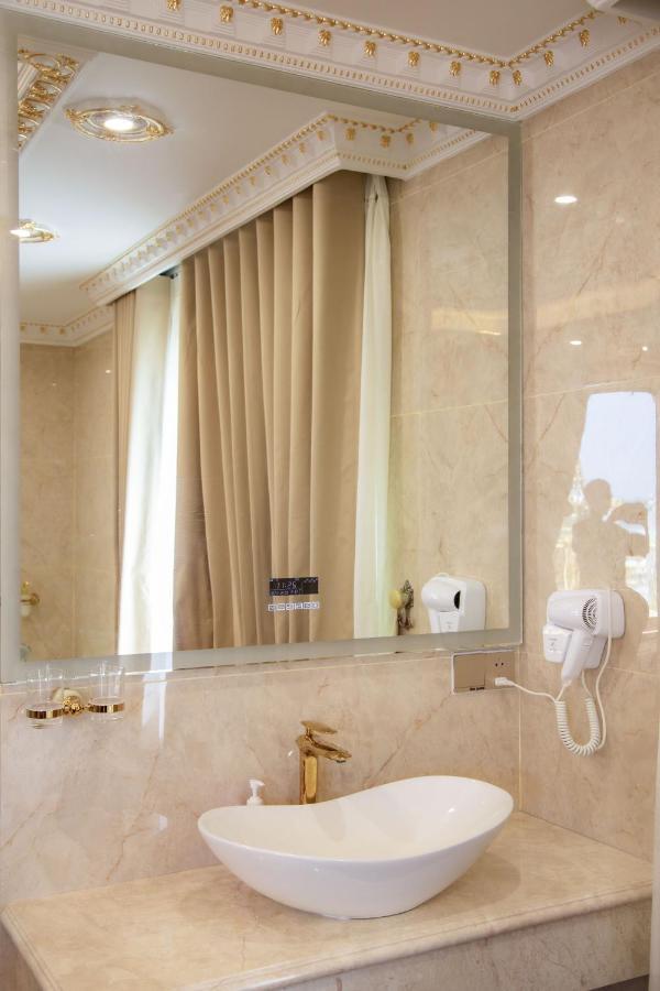 Tri Tam Hotel - Khach San Tri Tam Ben Luc Екстериор снимка