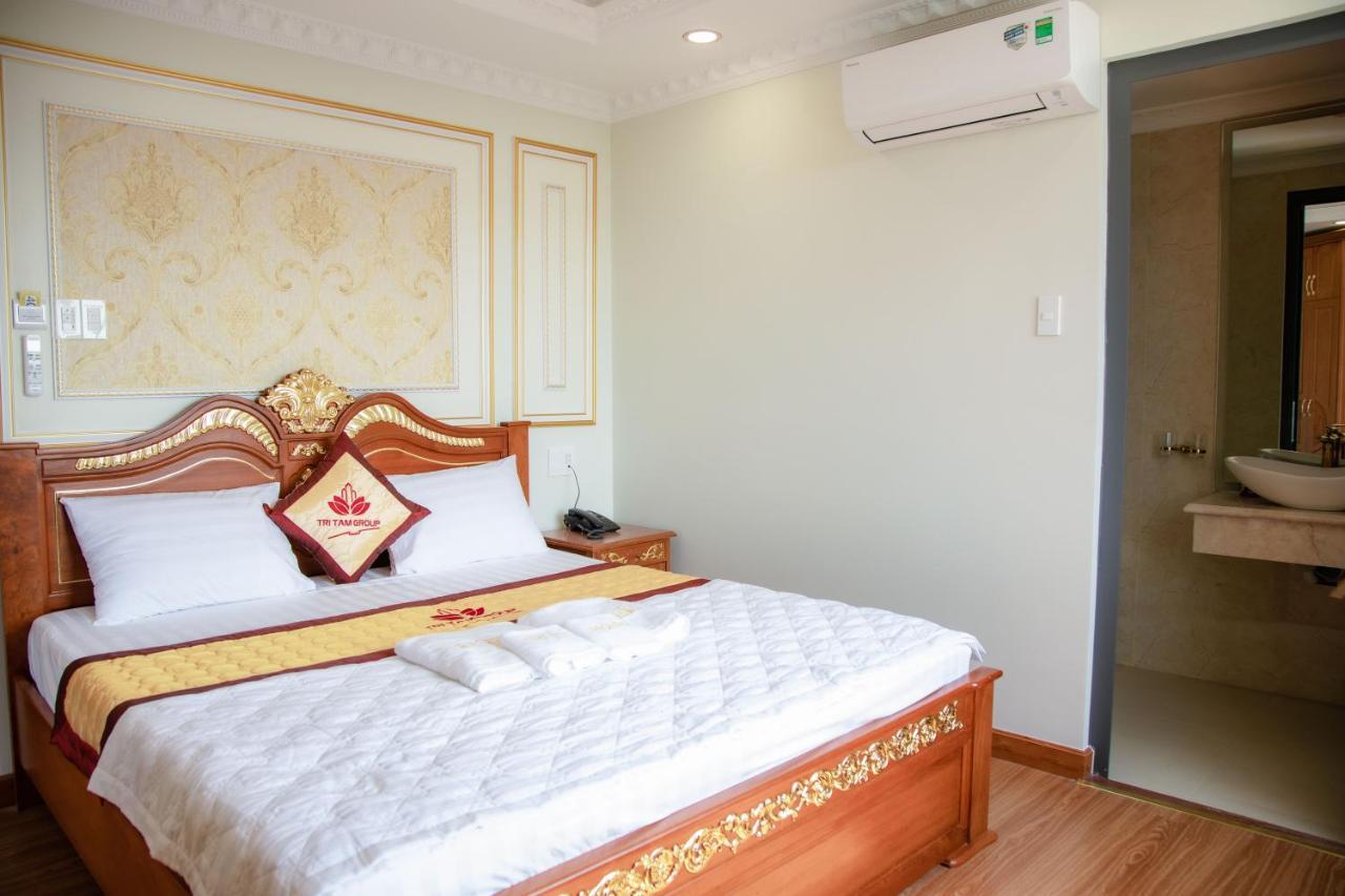 Tri Tam Hotel - Khach San Tri Tam Ben Luc Екстериор снимка
