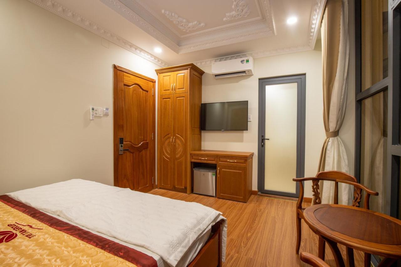 Tri Tam Hotel - Khach San Tri Tam Ben Luc Екстериор снимка