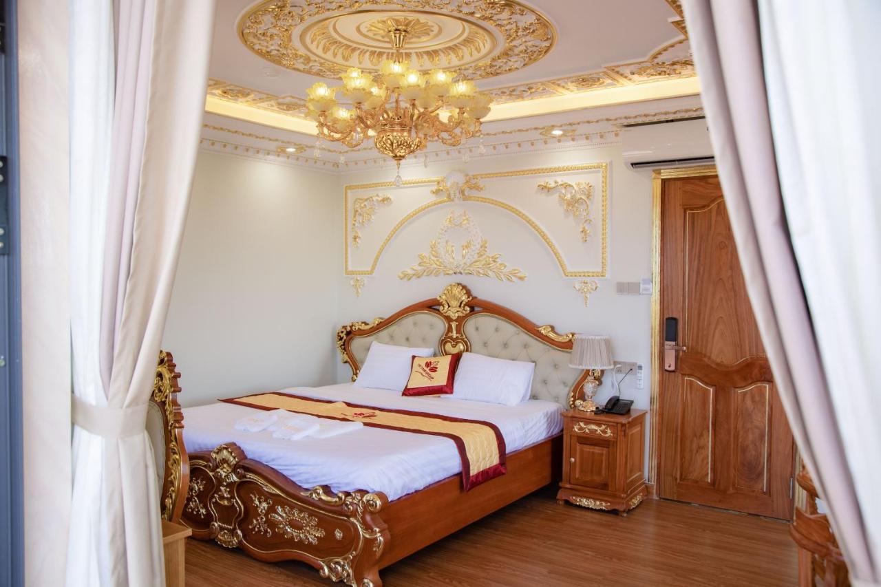 Tri Tam Hotel - Khach San Tri Tam Ben Luc Екстериор снимка