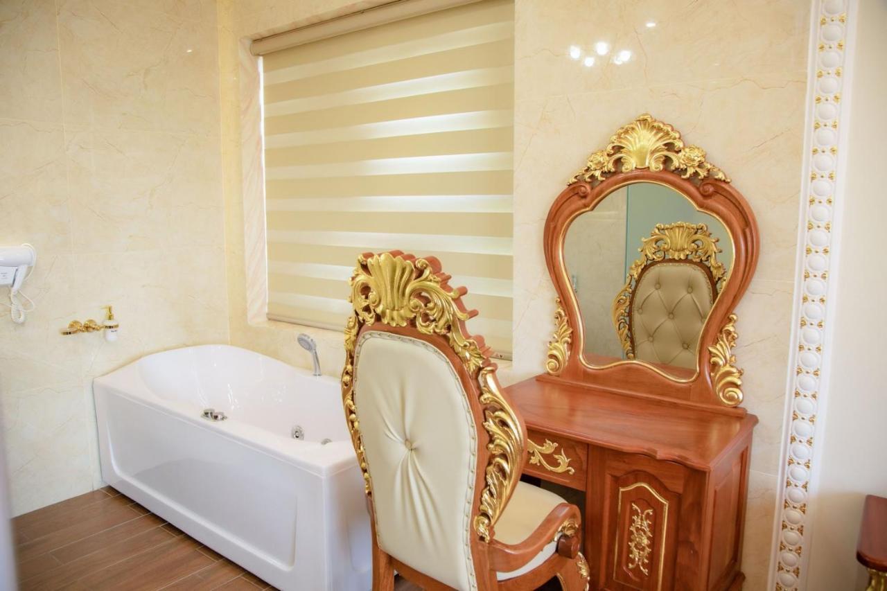 Tri Tam Hotel - Khach San Tri Tam Ben Luc Екстериор снимка