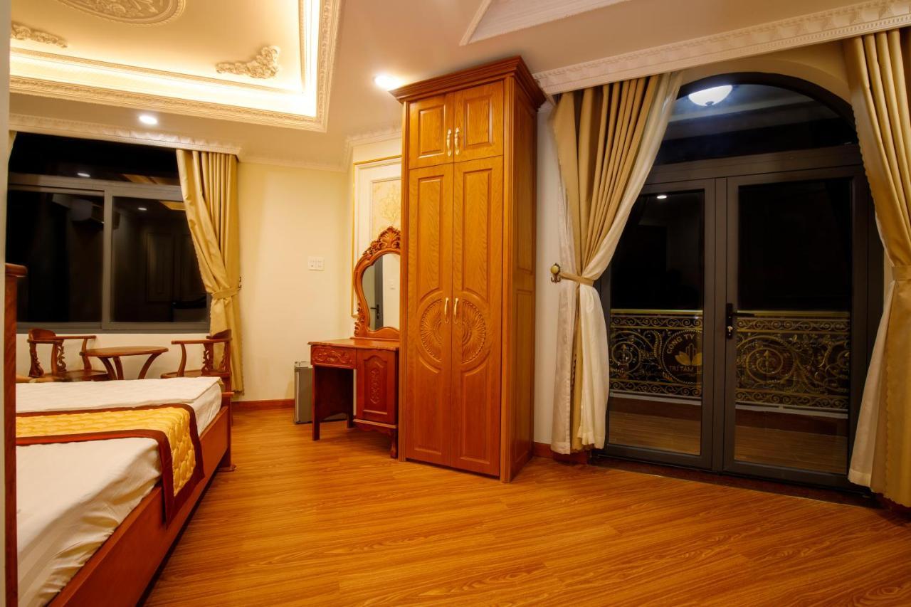 Tri Tam Hotel - Khach San Tri Tam Ben Luc Екстериор снимка