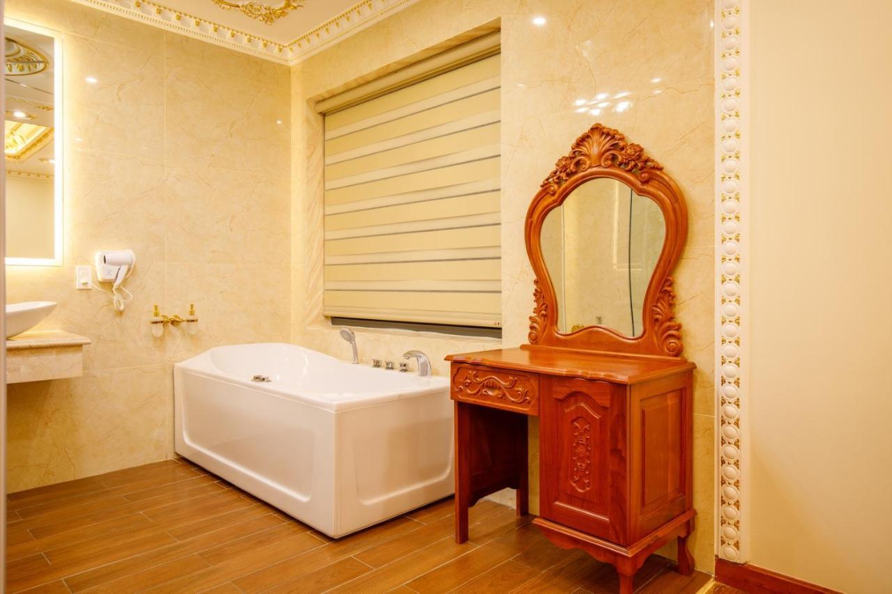 Tri Tam Hotel - Khach San Tri Tam Ben Luc Екстериор снимка