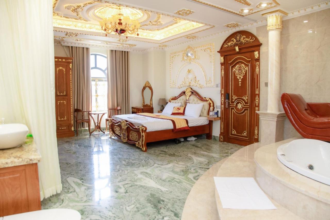 Tri Tam Hotel - Khach San Tri Tam Ben Luc Екстериор снимка