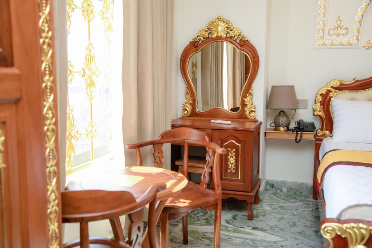 Tri Tam Hotel - Khach San Tri Tam Ben Luc Екстериор снимка