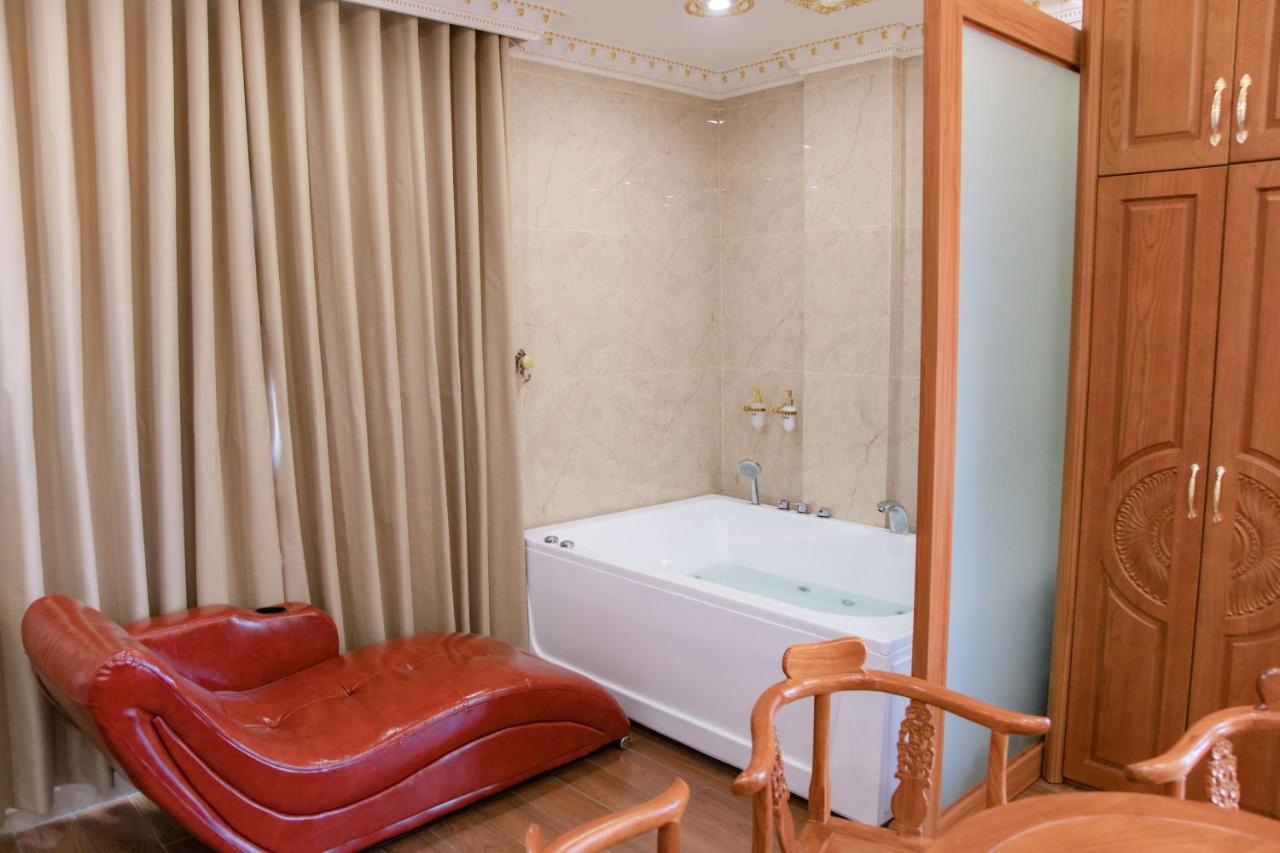 Tri Tam Hotel - Khach San Tri Tam Ben Luc Екстериор снимка