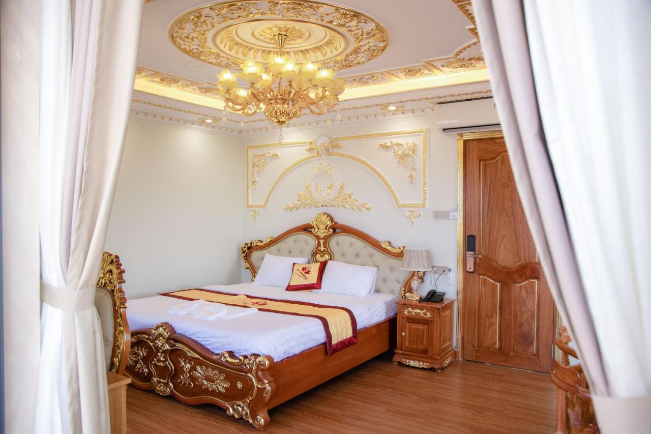 Tri Tam Hotel - Khach San Tri Tam Ben Luc Екстериор снимка