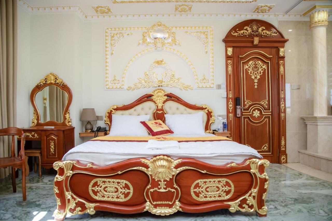 Tri Tam Hotel - Khach San Tri Tam Ben Luc Екстериор снимка