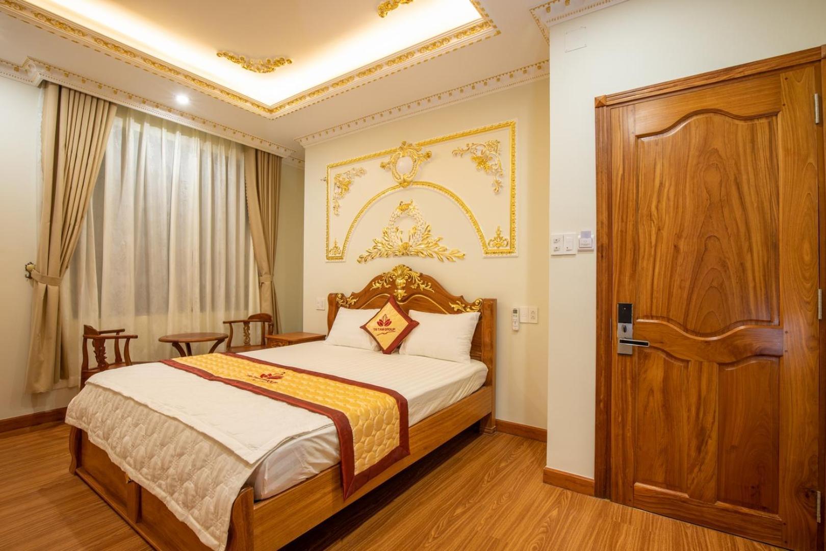 Tri Tam Hotel - Khach San Tri Tam Ben Luc Екстериор снимка